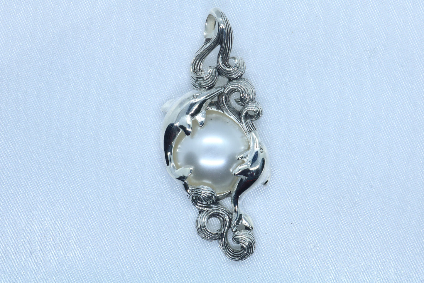 Dolphins Mabe White Pearl Silver Pendant Necklace