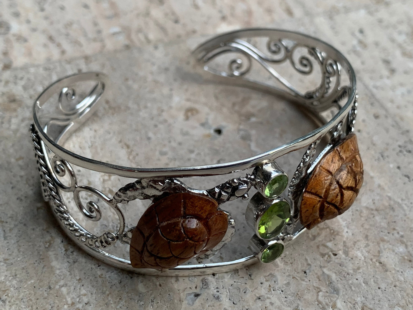 Hawaiian Koa Wood and Peridot Double Turtles Bracelet Cuff. Sterling Silver.