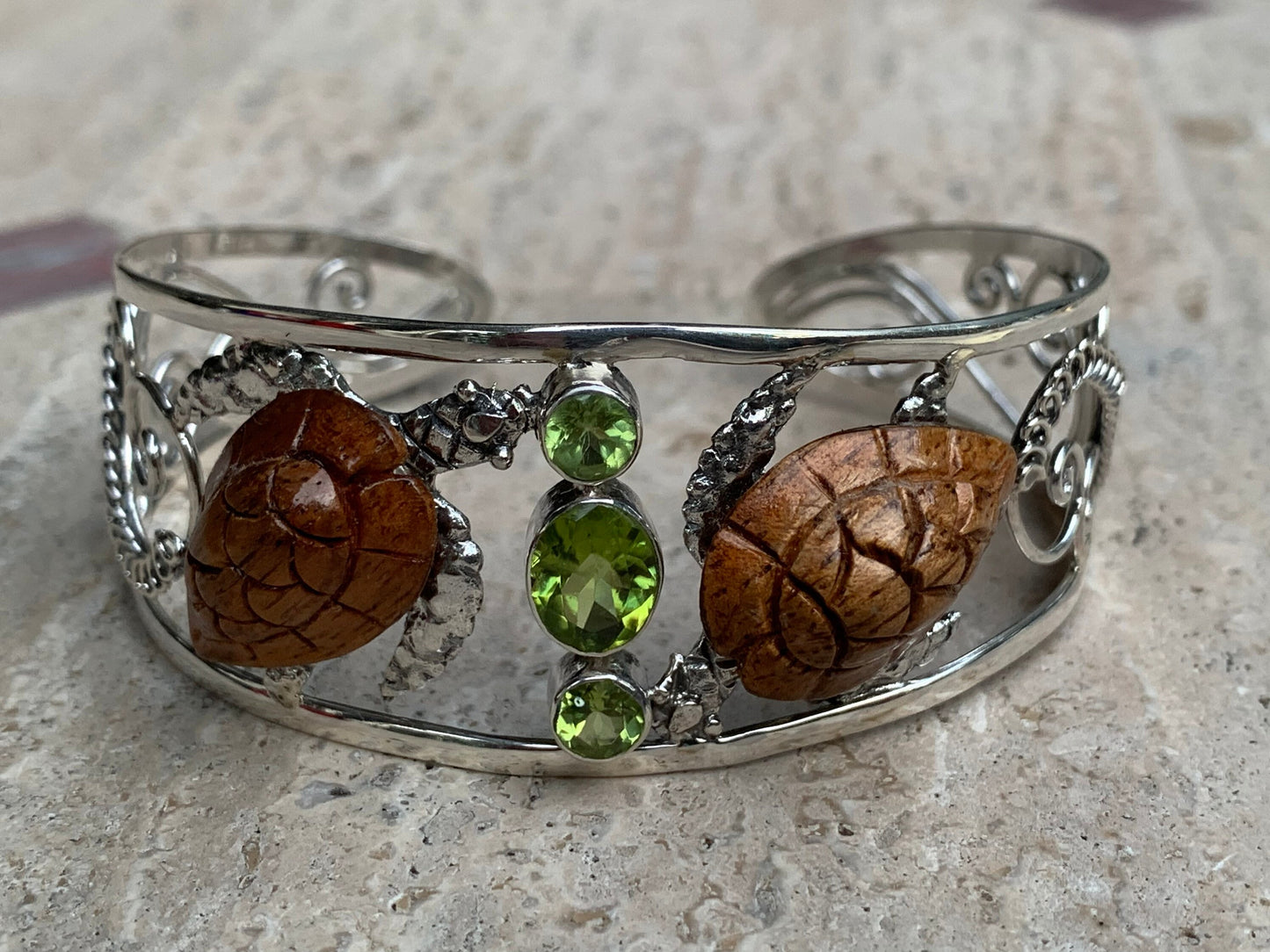 Hawaiian Koa Wood and Peridot Double Turtles Bracelet Cuff. Sterling Silver.
