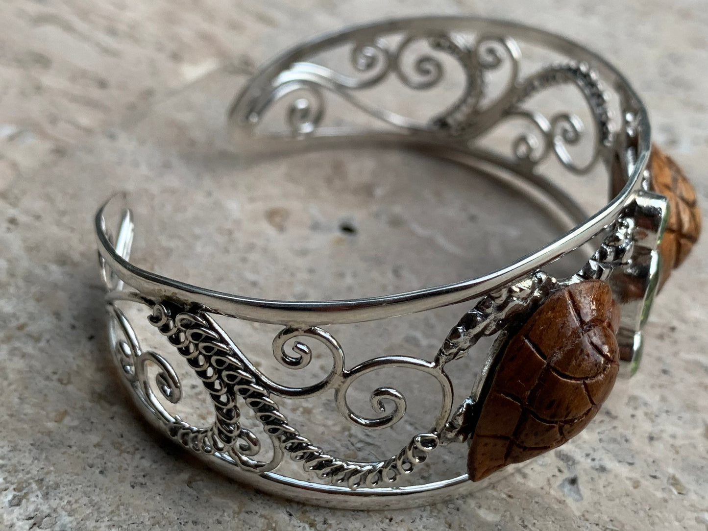 Hawaiian Koa Wood and Peridot Double Turtles Bracelet Cuff. Sterling Silver.