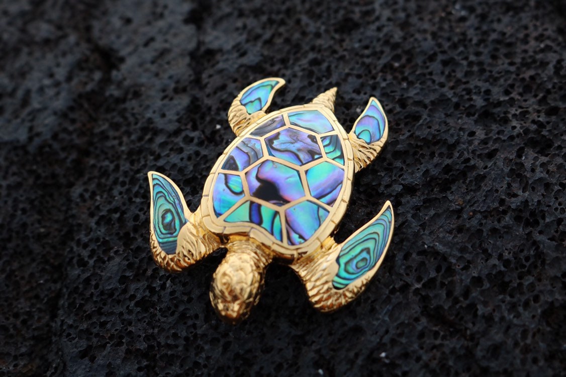 18K Gold Vermeil Green Sea Turtle Necklace Pendant . Hawaiian Honu Aumakua. Abalone Paua Shell.