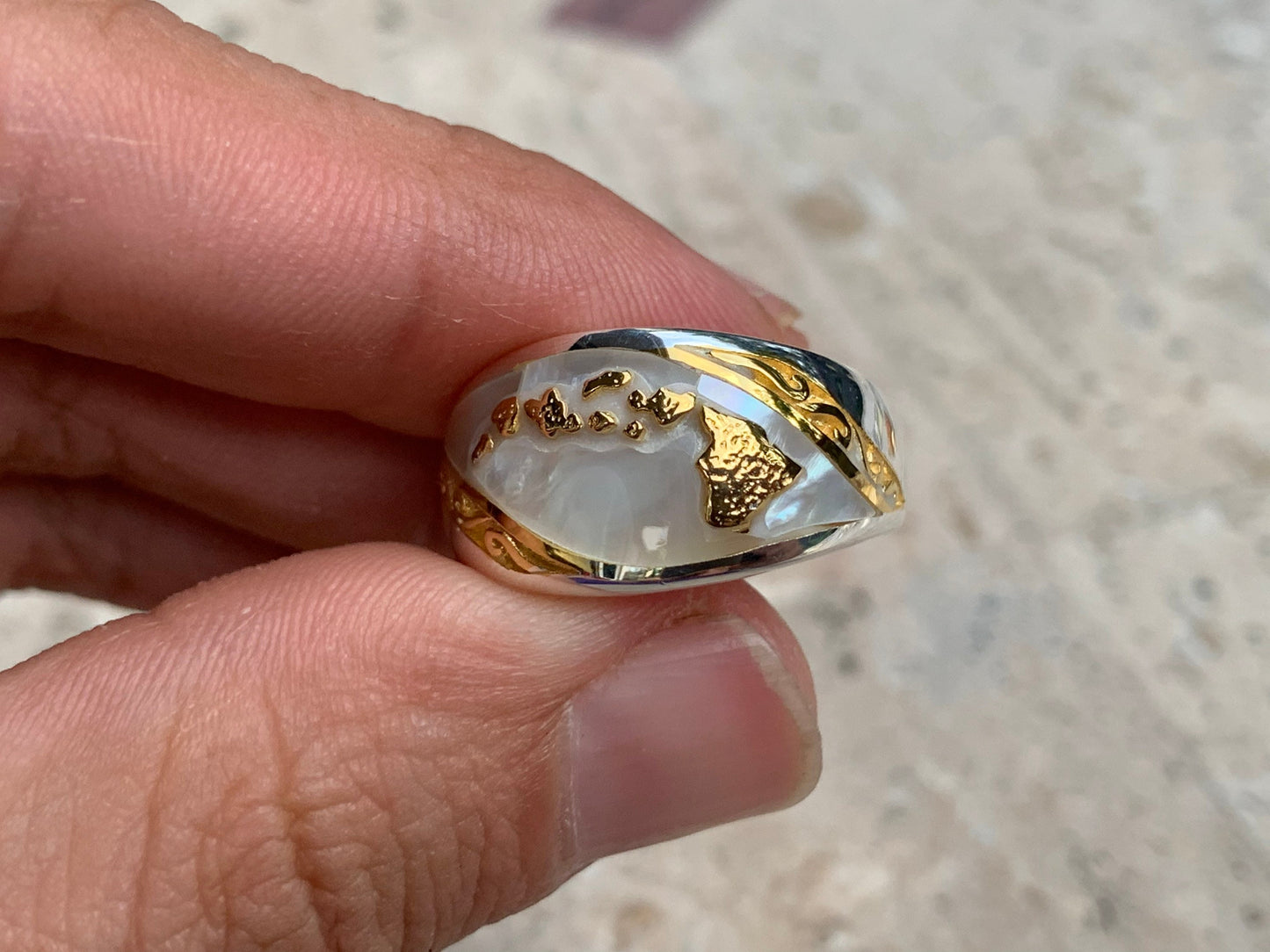 Hawaiian Islands Ring. Mother of pearl, Silver, Gold.