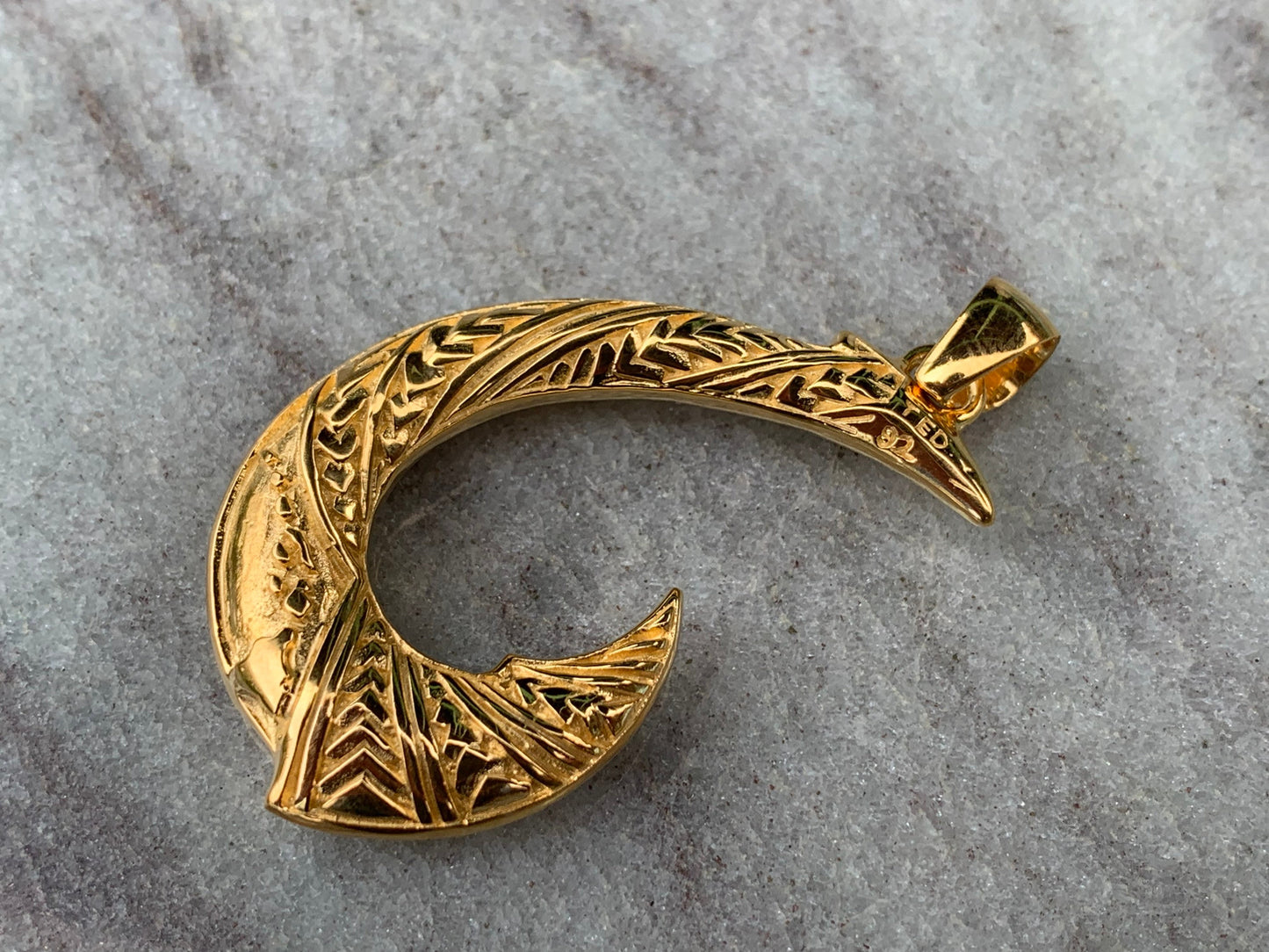 Maui Hook Hawaiian Islands Chain - Kauai Oahu Maui Big Island Tribal Design Necklace Pendant. 18k Gold Vermeil