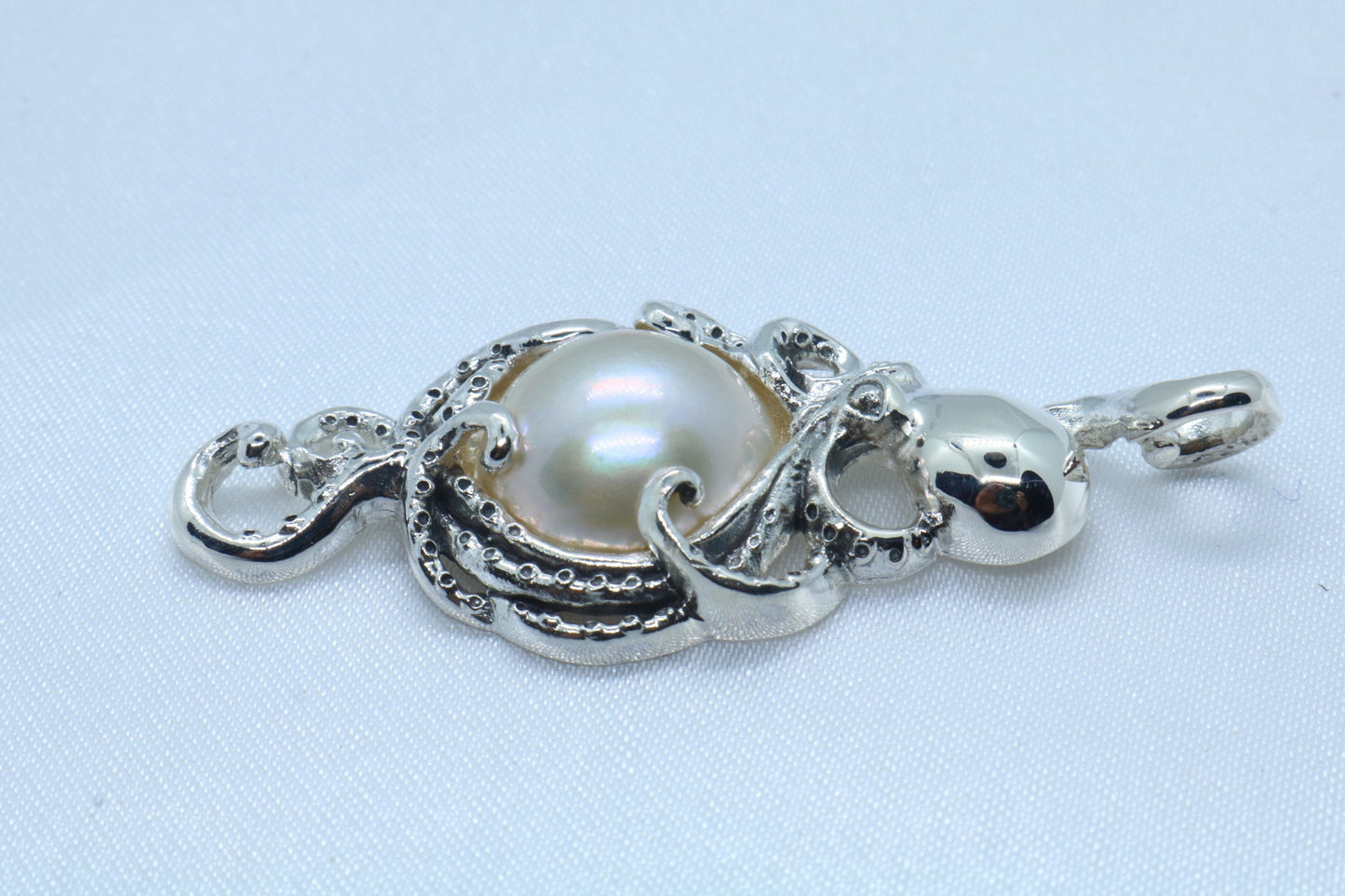 Octopus (Hawaiian He’e) Mabe White Pearl Pendant Necklace