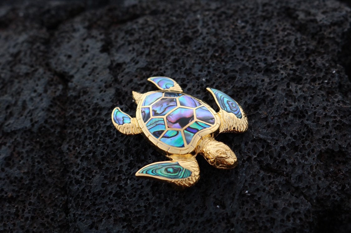 18K Gold Vermeil Green Sea Turtle Necklace Pendant . Hawaiian Honu Aumakua. Abalone Paua Shell.