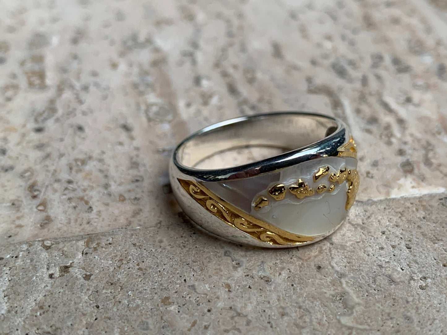 Hawaiian Islands Ring. Mother of pearl, Silver, Gold.