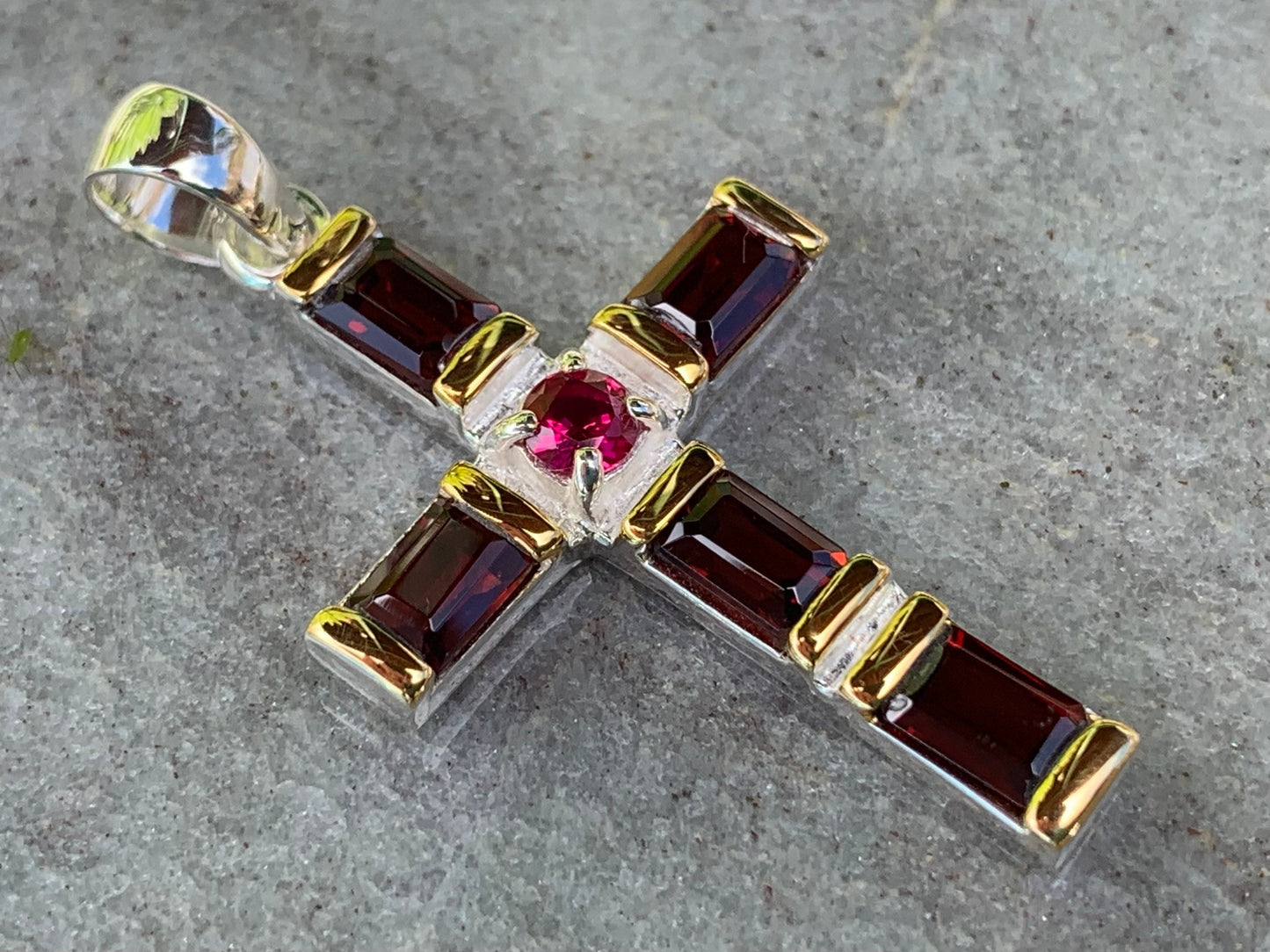 Cross Pendant Necklace. Garnets and Ruby (in the middle). Sterling Silver, 18k gold.