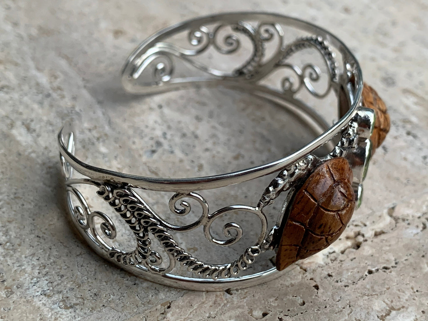 Hawaiian Koa Wood and Peridot Double Turtles Bracelet Cuff. Sterling Silver.