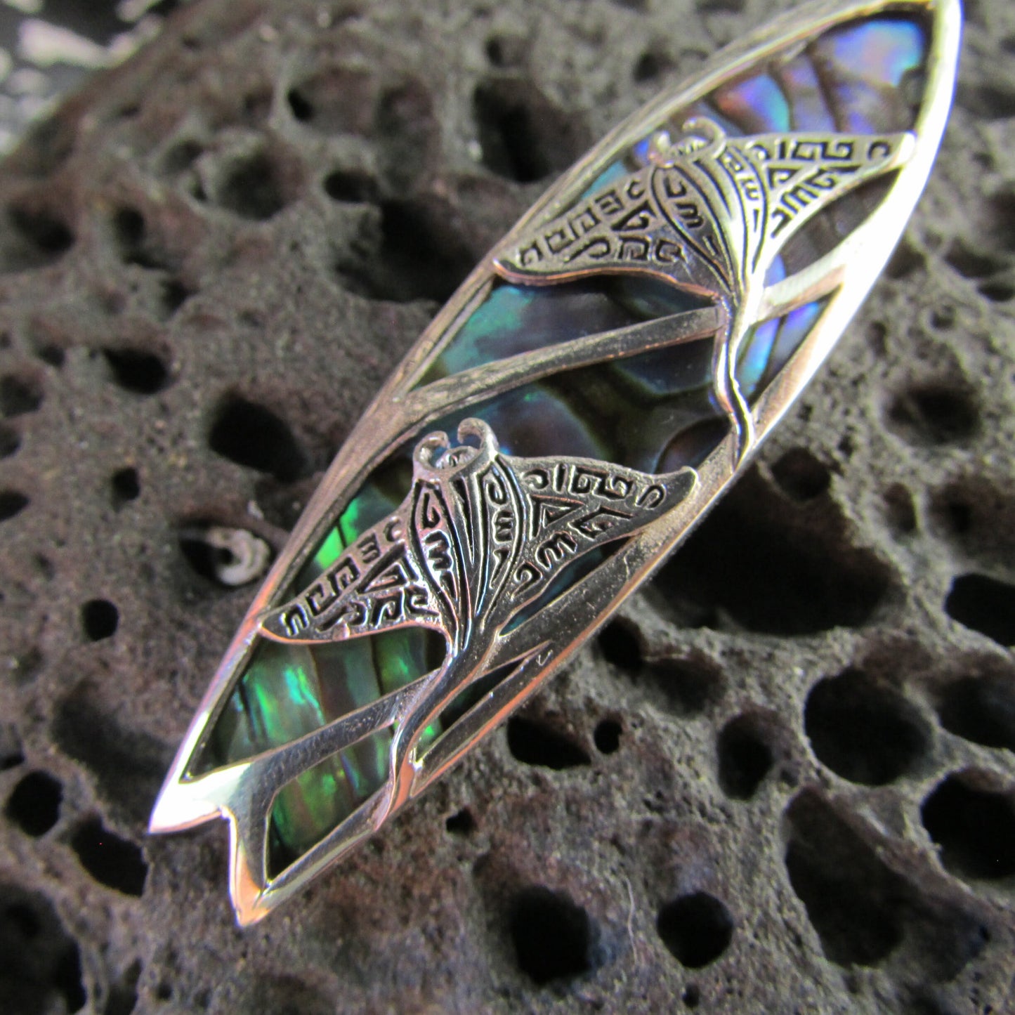 Surfboard Necklace Pendant with Manta Ray Sting Ray Stingray | Sterling Silver | Abalone Shell | Paua Shell