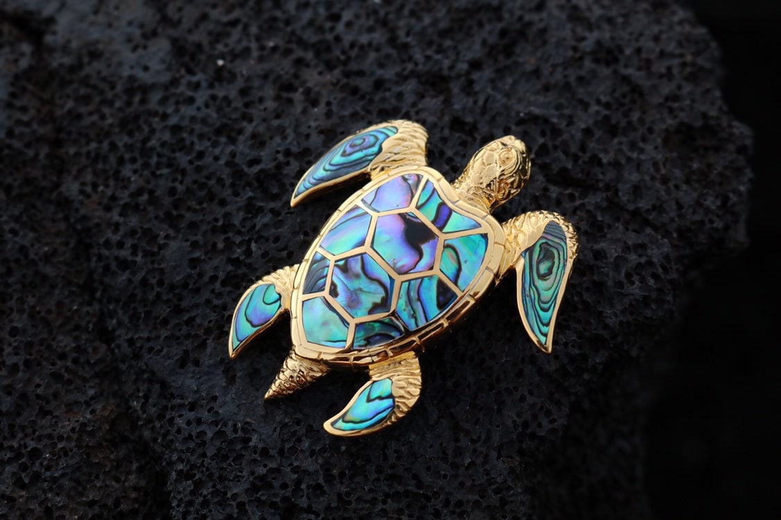 18K Gold Vermeil Green Sea Turtle Necklace Pendant . Hawaiian Honu Aumakua. Abalone Paua Shell.