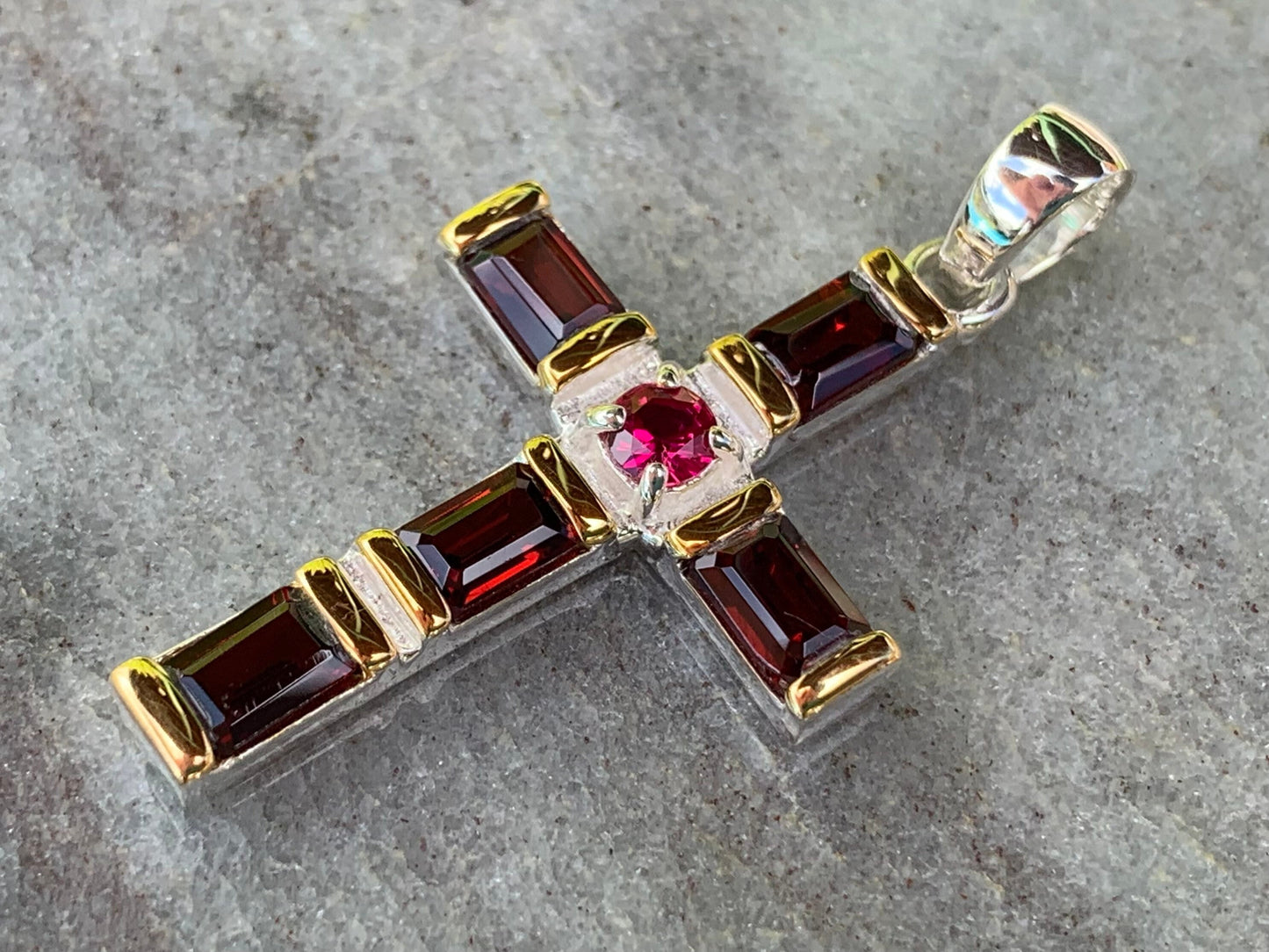 Cross Pendant Necklace. Garnets and Ruby (in the middle). Sterling Silver, 18k gold.