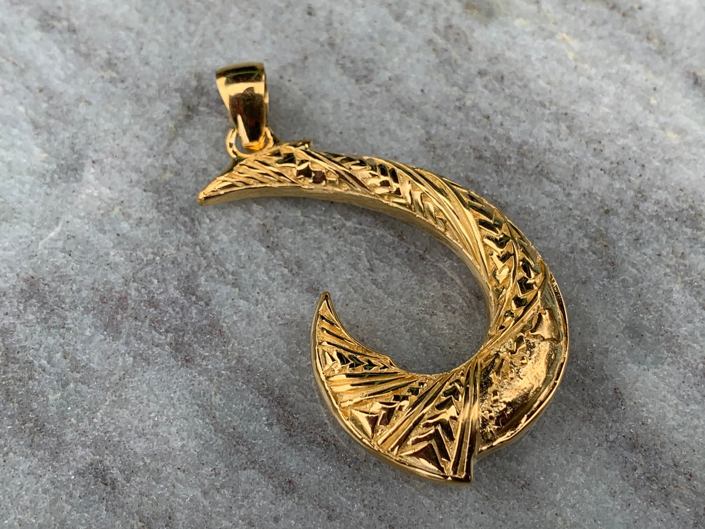 Maui Hook Hawaiian Islands Chain - Kauai Oahu Maui Big Island Tribal Design Necklace Pendant. 18k Gold Vermeil