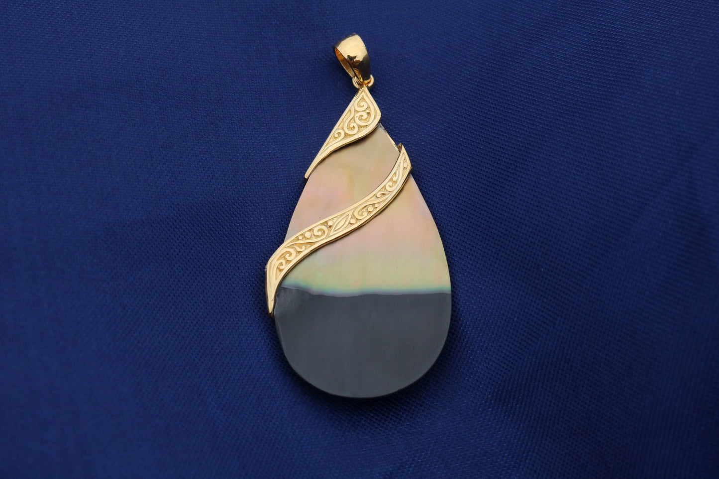 18K Gold Vermeil Black Oyster Shell Teardrop Pendant Necklace Double Tribal Design. Sterling Silver.