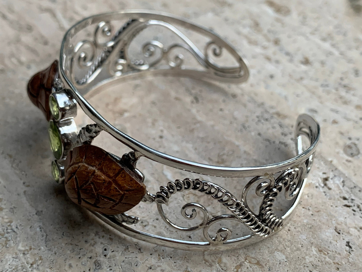 Hawaiian Koa Wood and Peridot Double Turtles Bracelet Cuff. Sterling Silver.