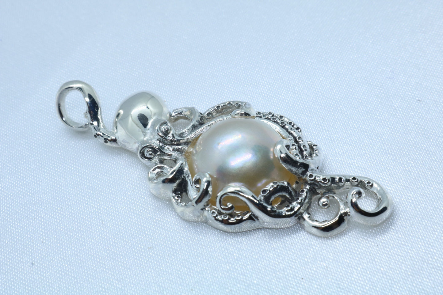 Octopus (Hawaiian He’e) Mabe White Pearl Pendant Necklace