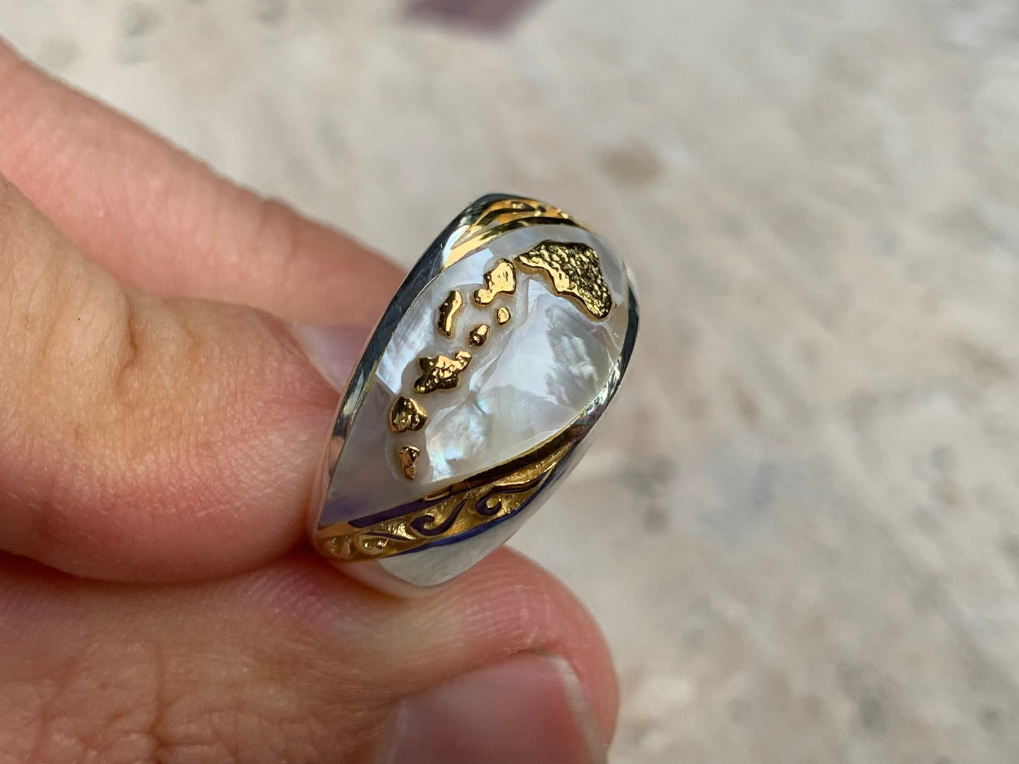 Hawaiian Islands Ring. Mother of pearl, Silver, Gold.
