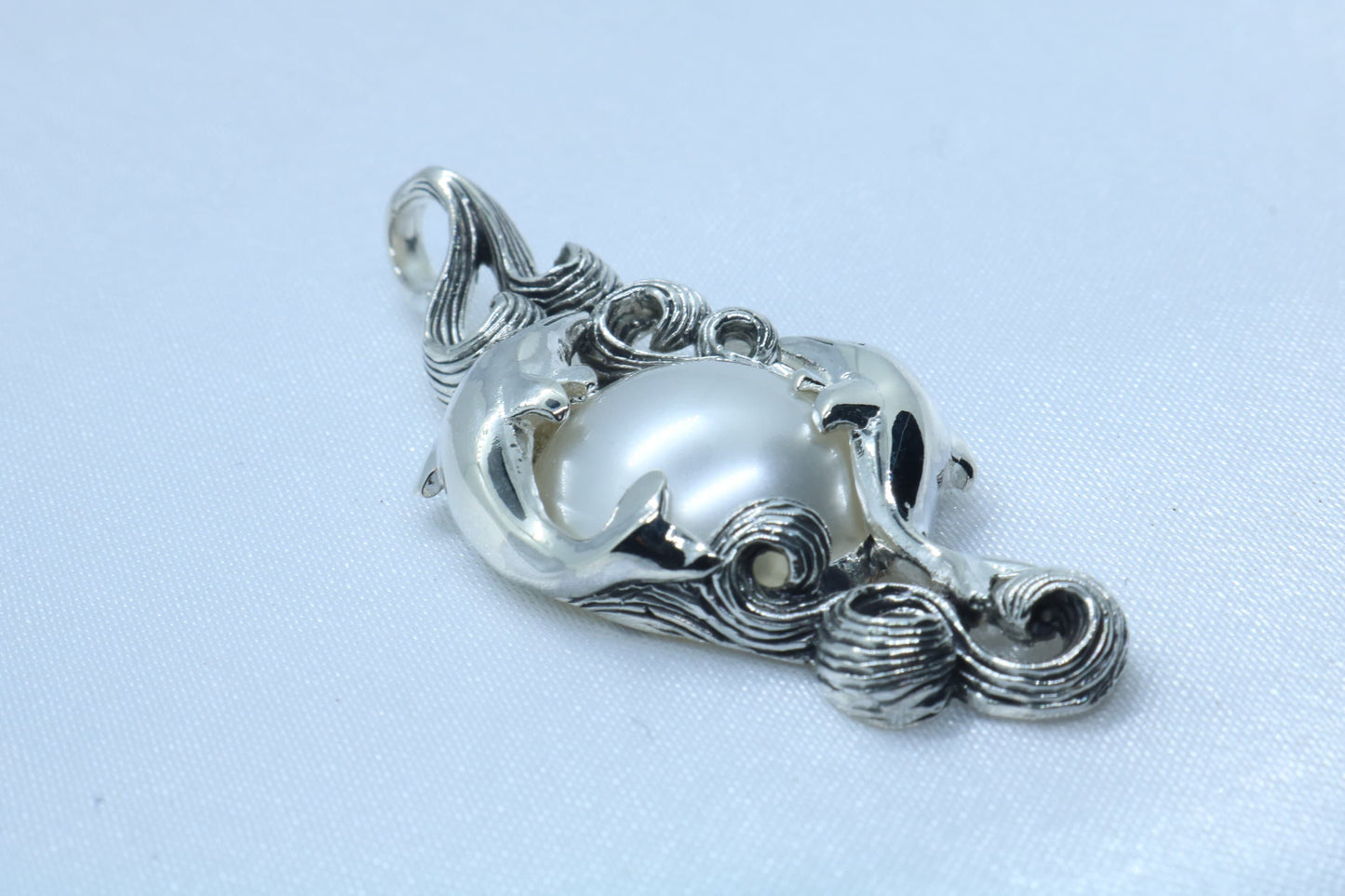 Dolphins Mabe White Pearl Silver Pendant Necklace