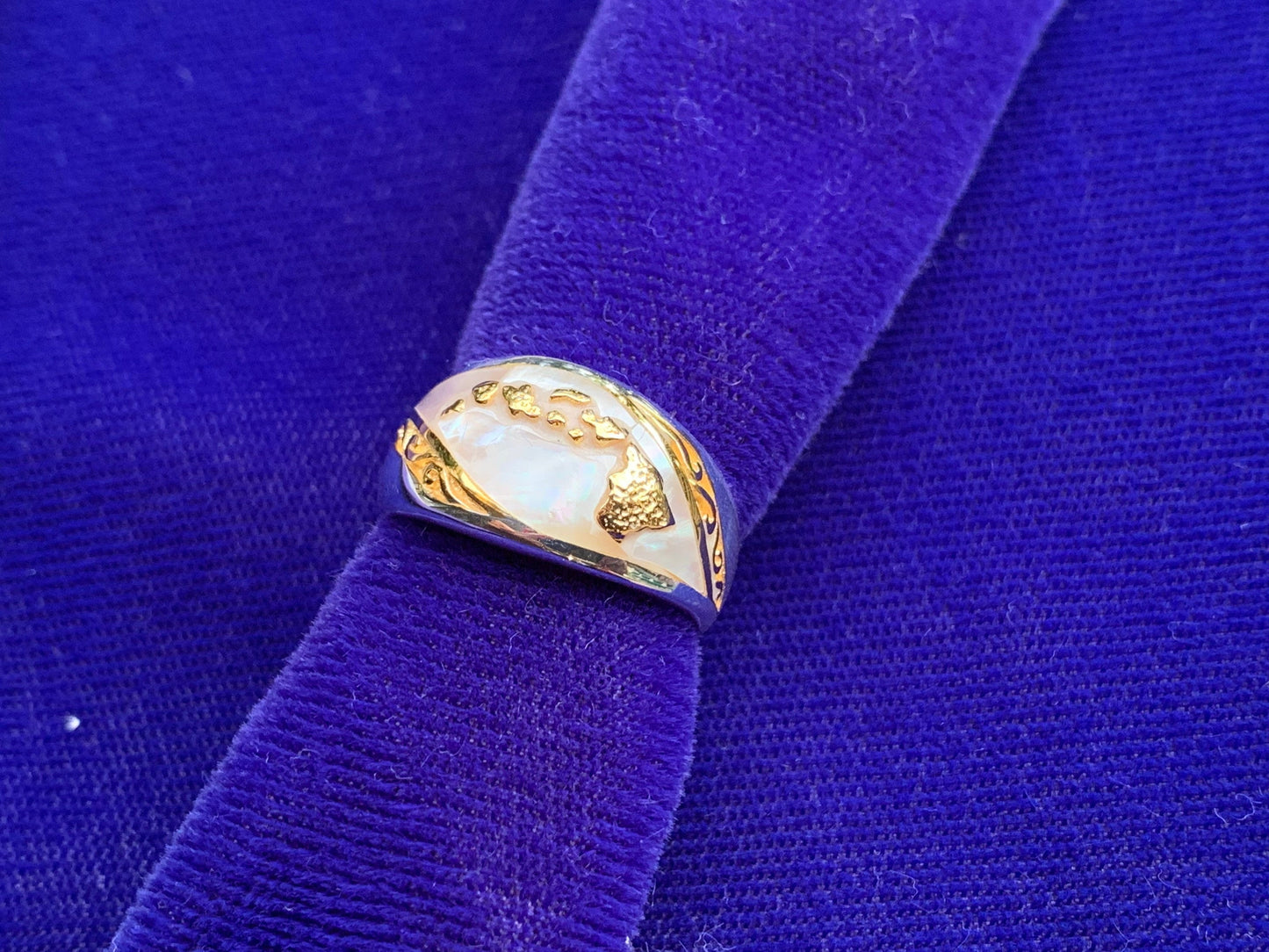 Hawaiian Islands Ring. Mother of pearl, Silver, Gold.