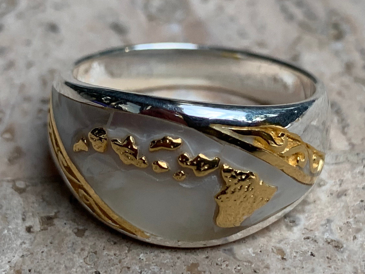 Hawaiian Islands Ring. Mother of pearl, Silver, Gold.