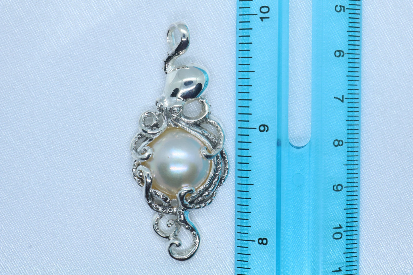 Octopus (Hawaiian He’e) Mabe White Pearl Pendant Necklace