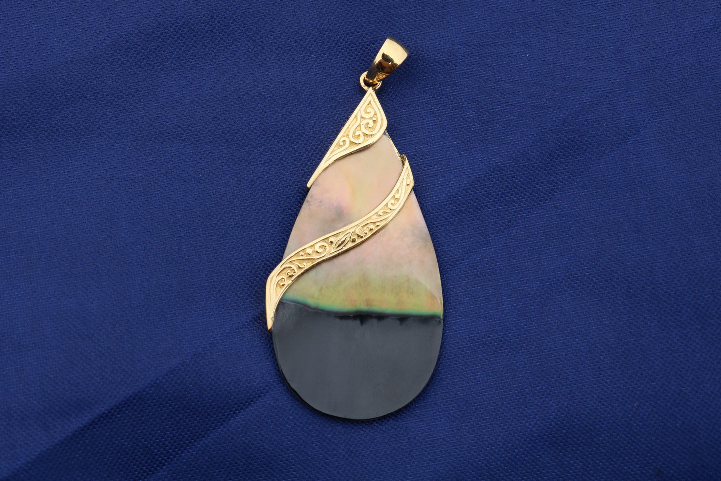 18K Gold Vermeil Black Oyster Shell Teardrop Pendant Necklace Double Tribal Design. Sterling Silver.