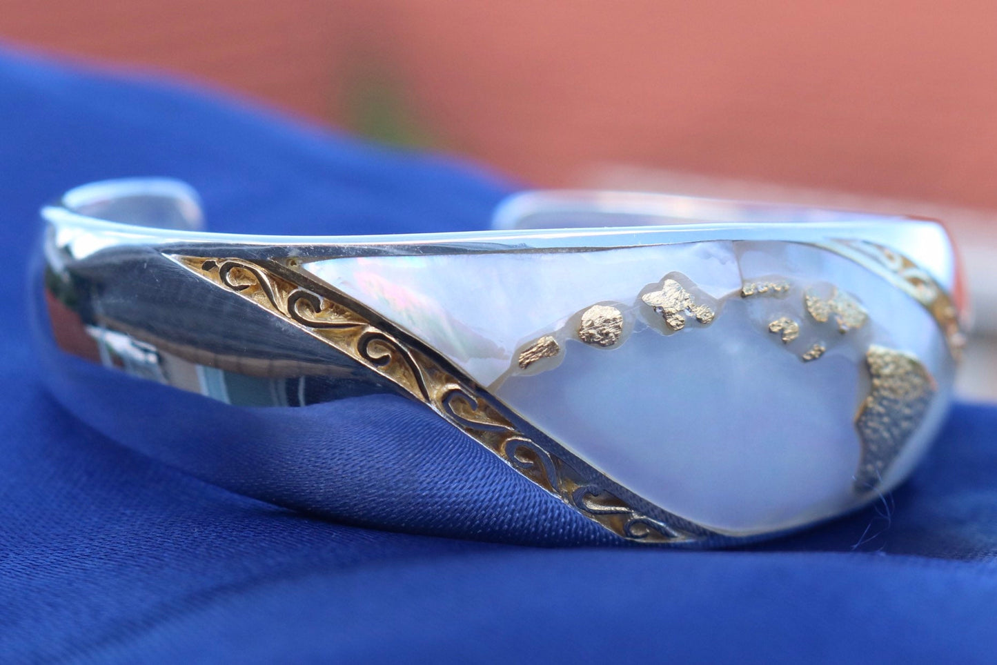 Hawaiian Islands Chain Bracelet Cuff. Kauai, Oahu, Maui, Big Island of Hawaii. Silver, 18k Gold, Mother of Pearl.