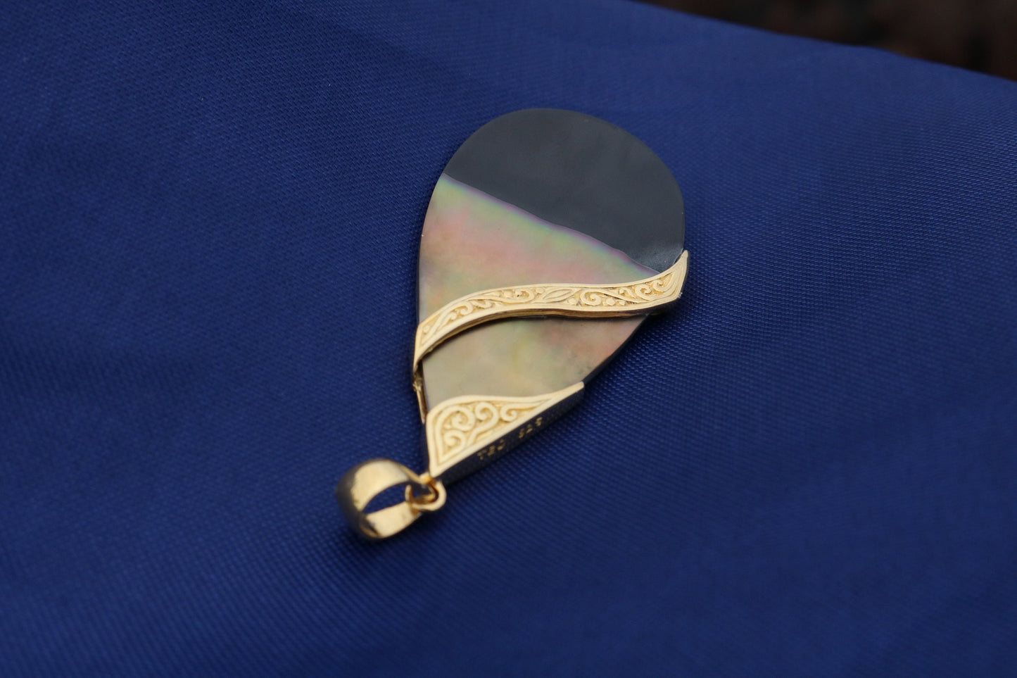 18K Gold Vermeil Black Oyster Shell Teardrop Pendant Necklace Double Tribal Design. Sterling Silver.