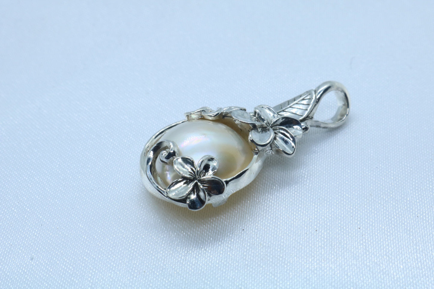 Plumeria Flower Mabe White Pearl Pendant Necklace