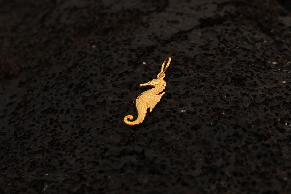 18K Gold Vermeil Seahorse Necklace Pendant.