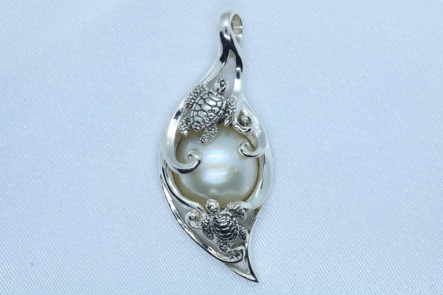 Turtles (Hawaiian Honu) Mabe White Pearl Pendant Necklace