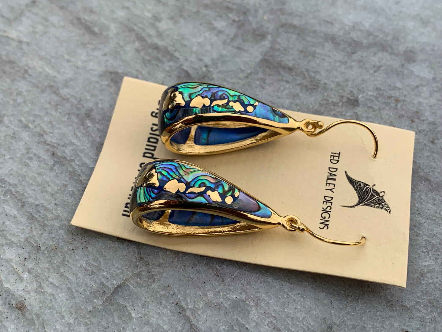 Hawaiian islands hoop earrings. Oahu, Maui, Kauai and Big Island. 18K Gold Vermeil. Abalone Shell.