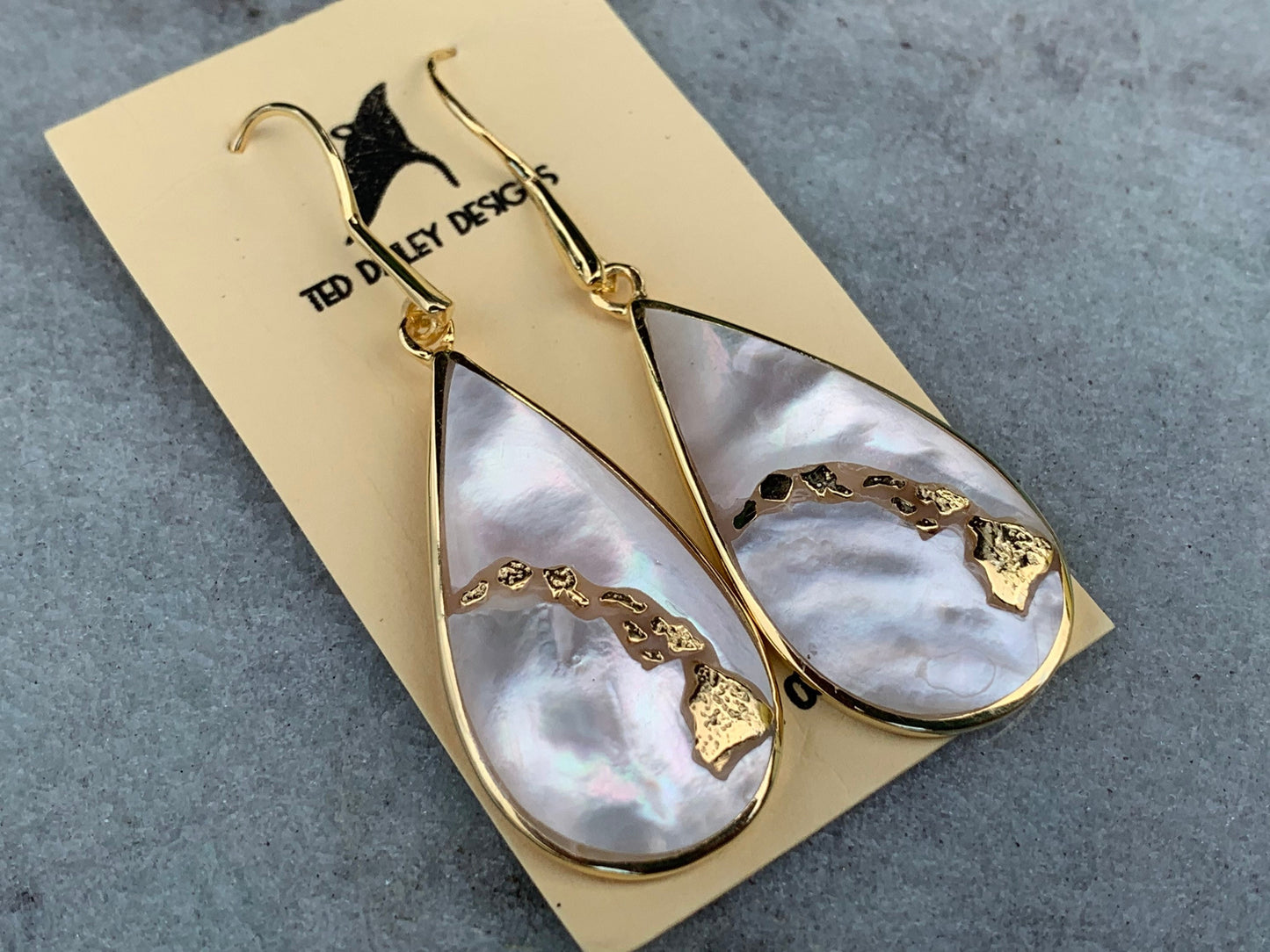 Teardrop Hawaii Islands Chain Earrings. 18k Gold Vermeil, Mother of Pearl.