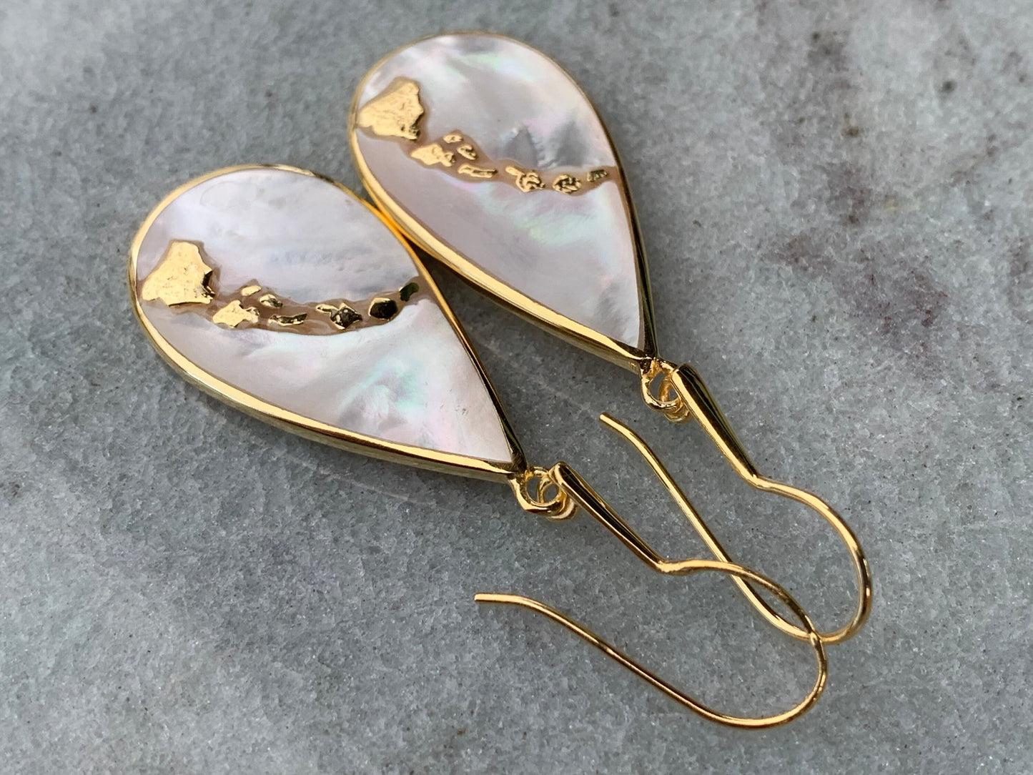 Teardrop Hawaii Islands Chain Earrings. 18k Gold Vermeil, Mother of Pearl.