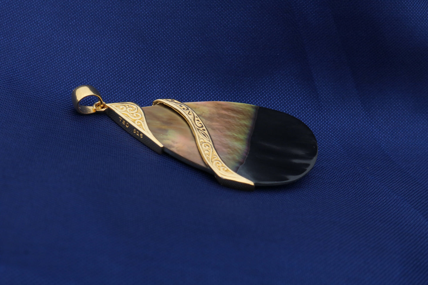 18K Gold Vermeil Black Oyster Shell Teardrop Pendant Necklace Double Tribal Design. Sterling Silver.