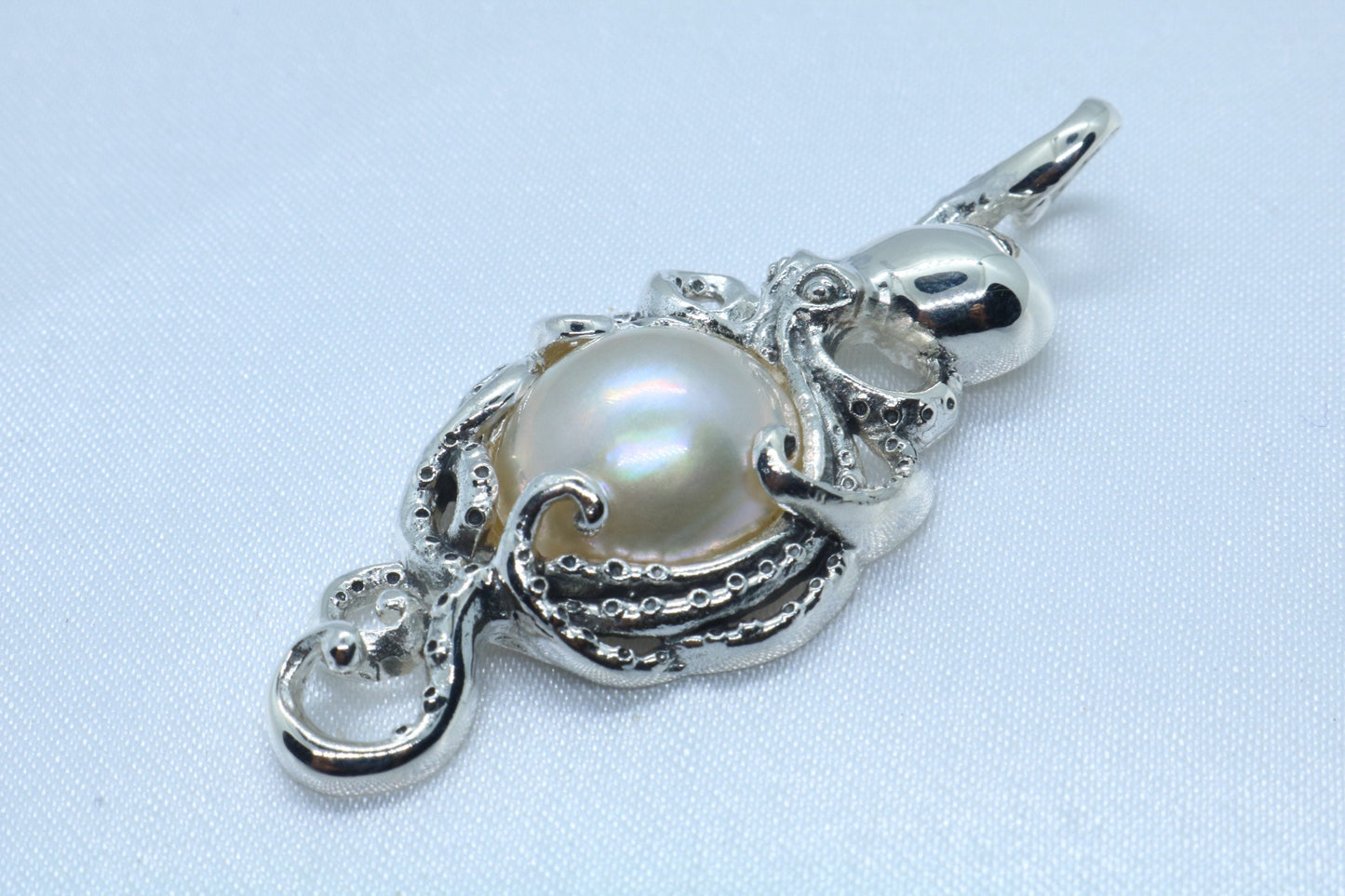 Octopus (Hawaiian He’e) Mabe White Pearl Pendant Necklace