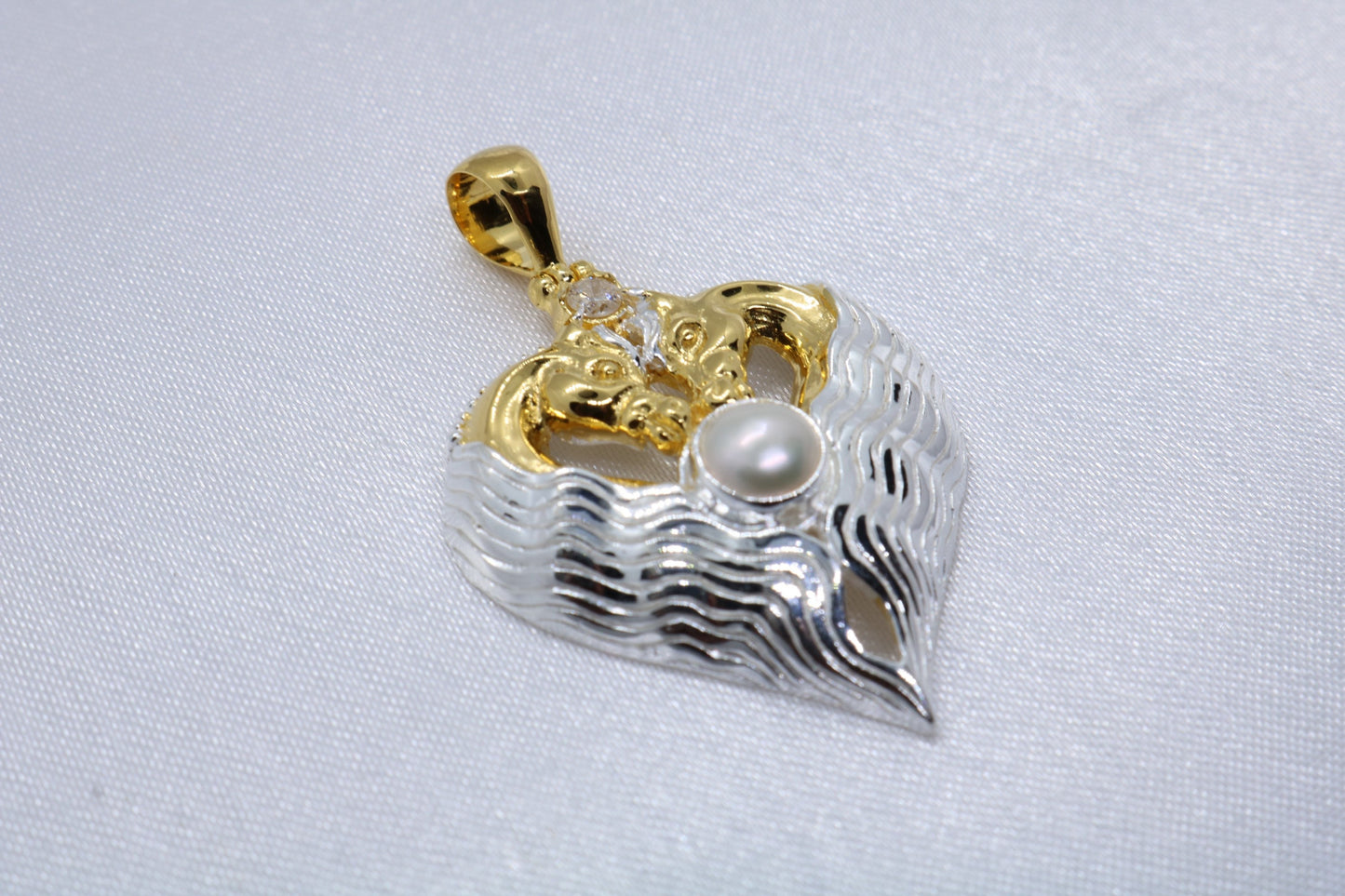 Horses Heart Necklace Pendant. 3mm Diamond, or Zircon, Pearl, 18K Gold Vermeil, Silver.