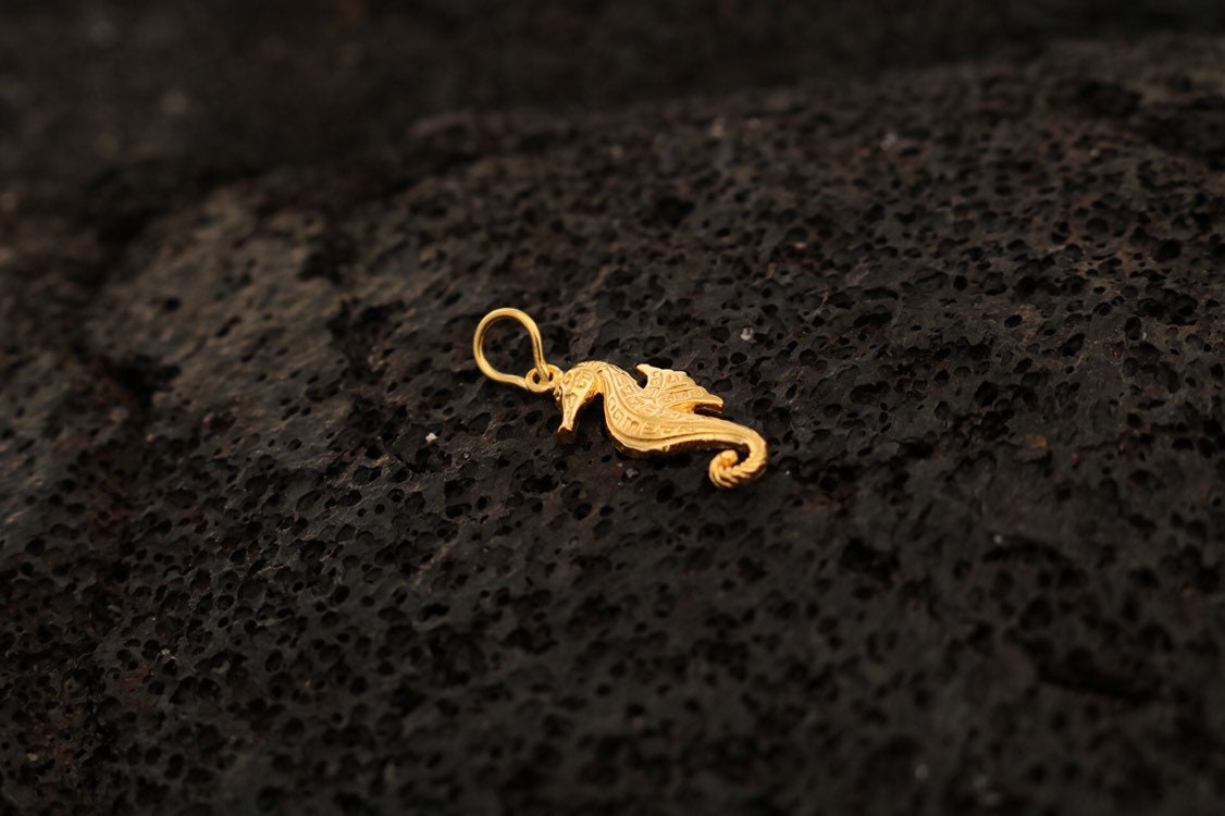 18K Gold Vermeil Seahorse Necklace Pendant.