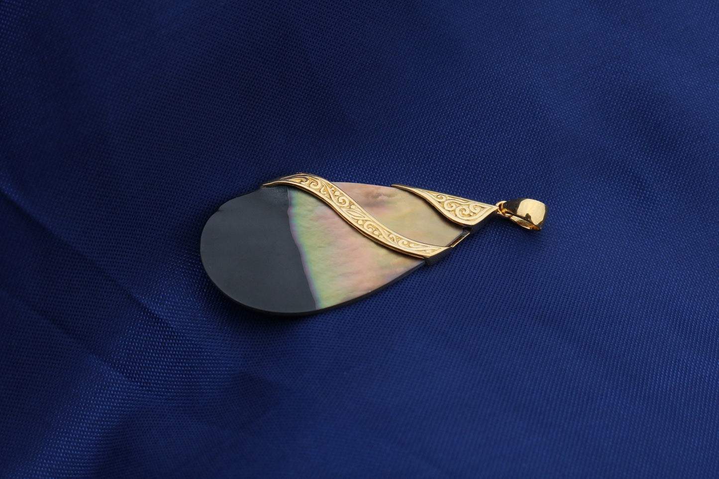 18K Gold Vermeil Black Oyster Shell Teardrop Pendant Necklace Double Tribal Design. Sterling Silver.