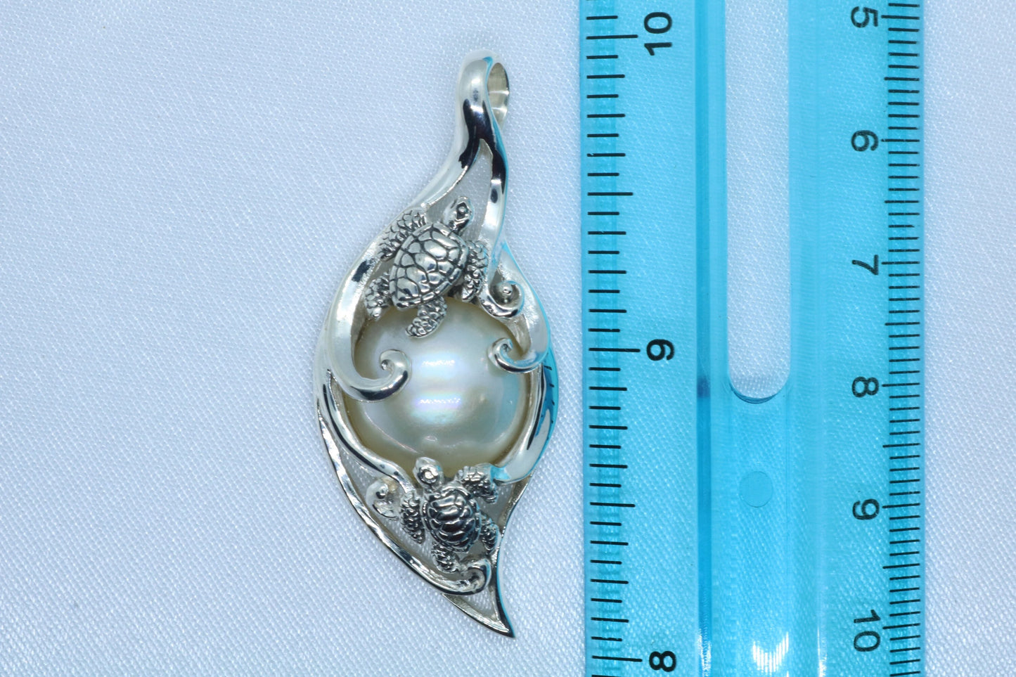 Turtles (Hawaiian Honu) Mabe White Pearl Pendant Necklace