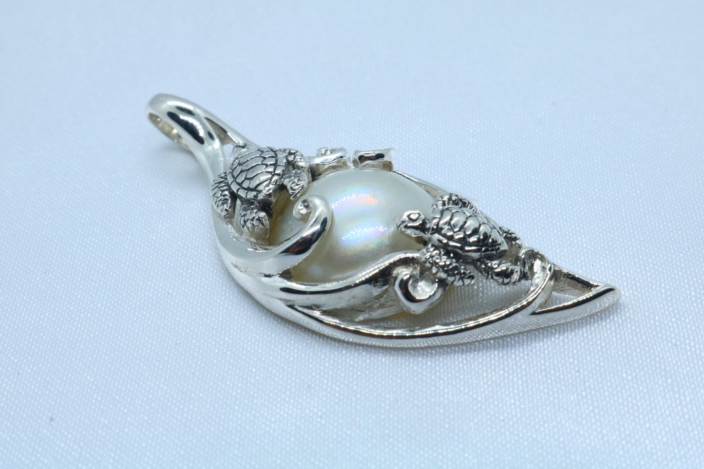 Turtles (Hawaiian Honu) Mabe White Pearl Pendant Necklace