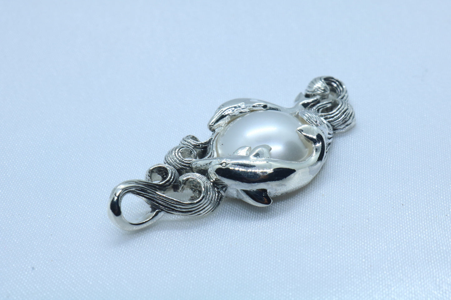 Dolphins Mabe White Pearl Silver Pendant Necklace