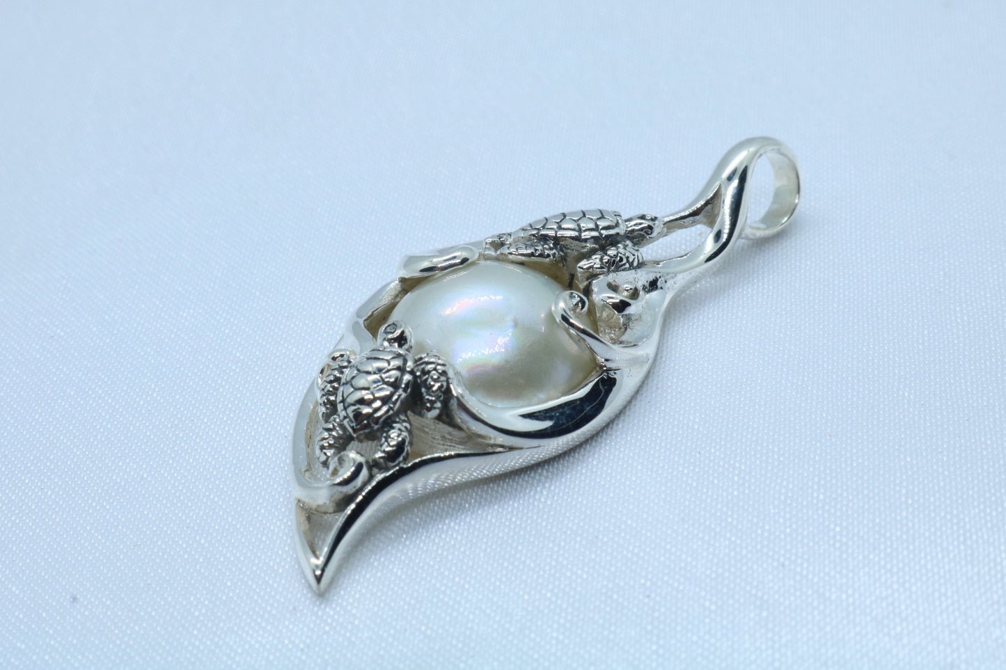 Turtles (Hawaiian Honu) Mabe White Pearl Pendant Necklace