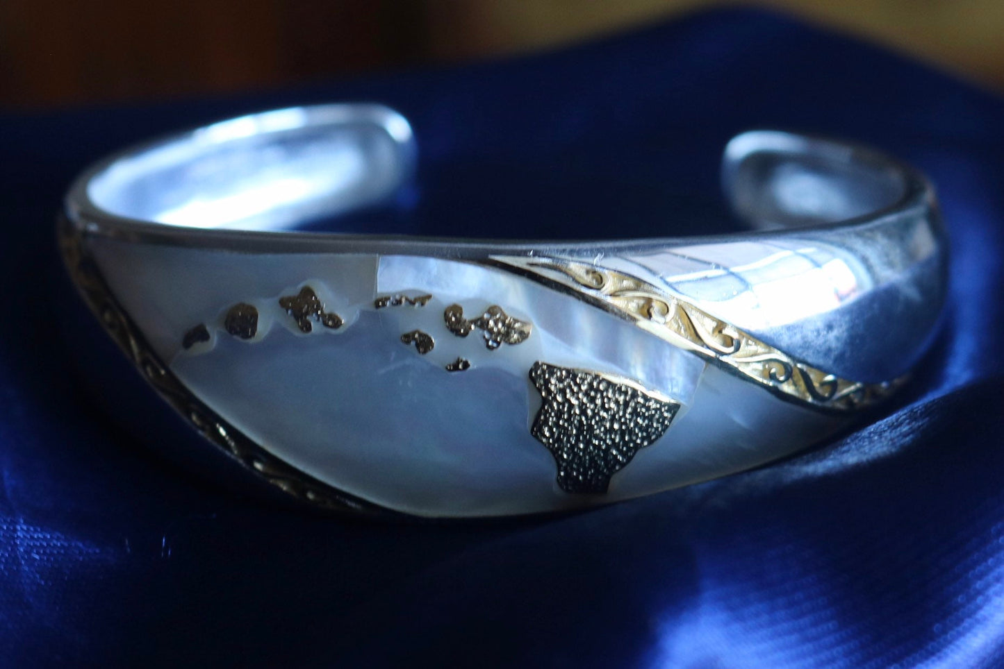 Hawaiian Islands Chain Bracelet Cuff. Kauai, Oahu, Maui, Big Island of Hawaii. Silver, 18k Gold, Mother of Pearl.