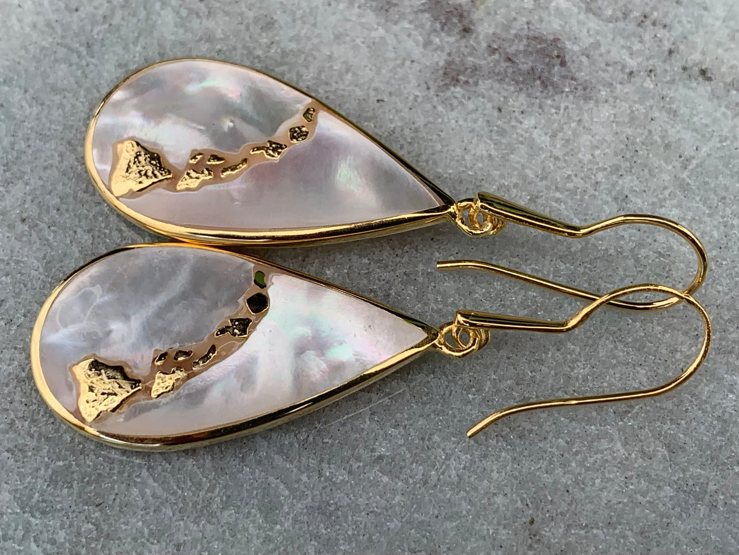 Teardrop Hawaii Islands Chain Earrings. 18k Gold Vermeil, Mother of Pearl.