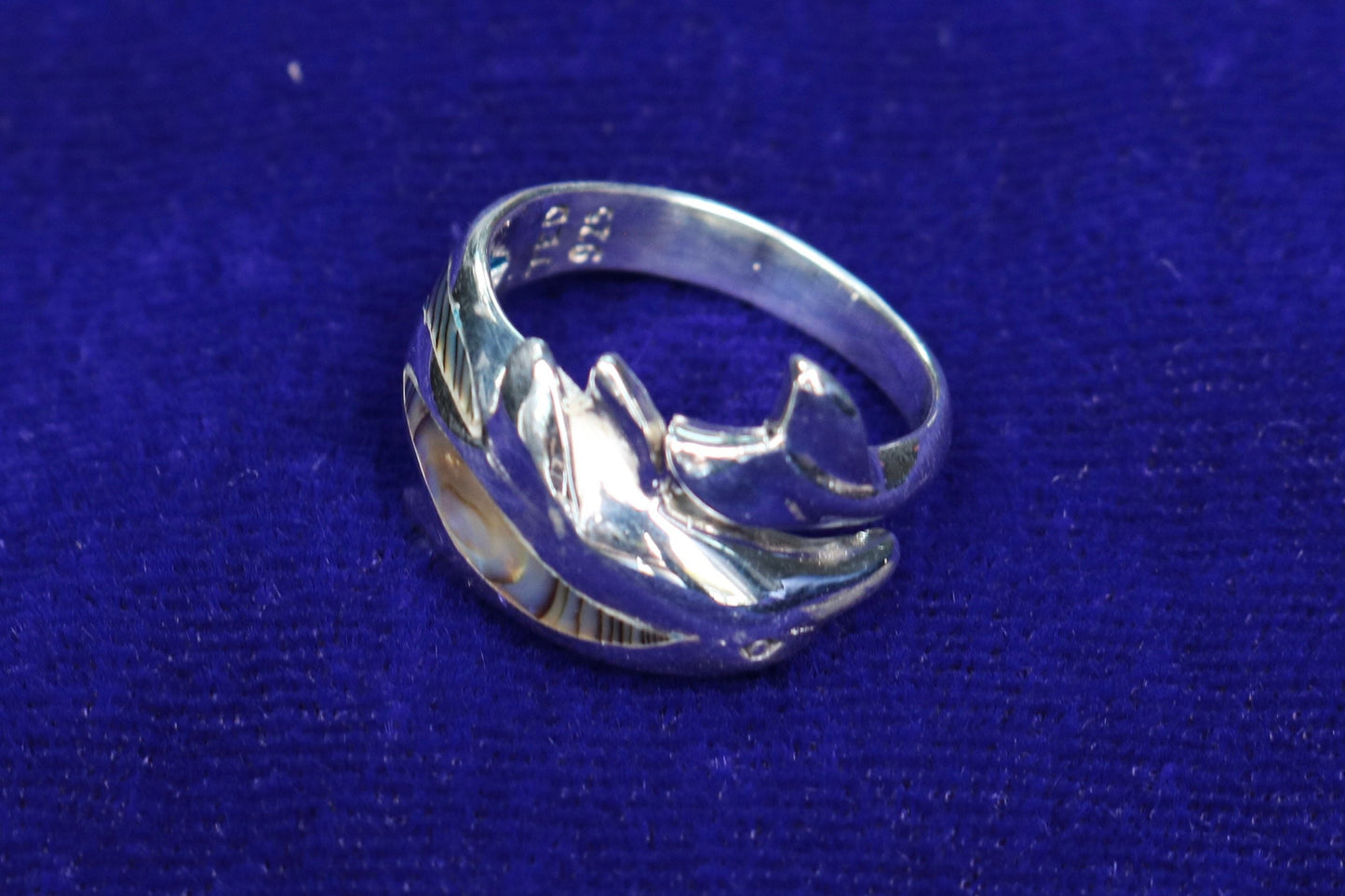 Dolphin Ring Aumakua Design Naia. Sterling Silver. Abalone Paua Shell.