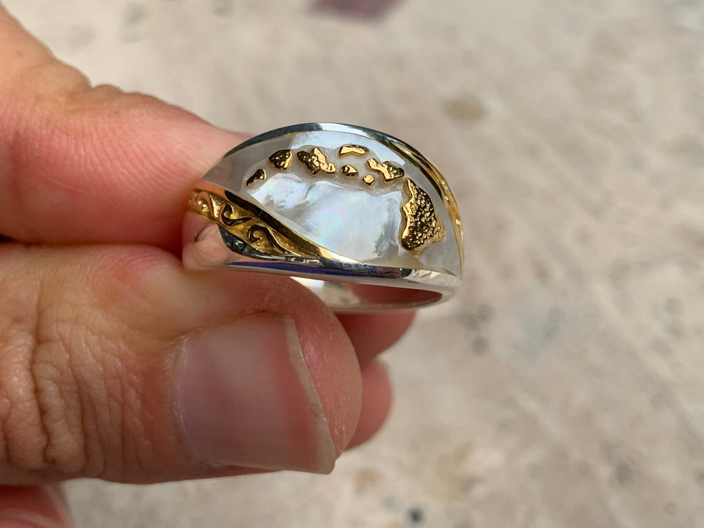 Hawaiian Islands Ring. Mother of pearl, Silver, Gold.