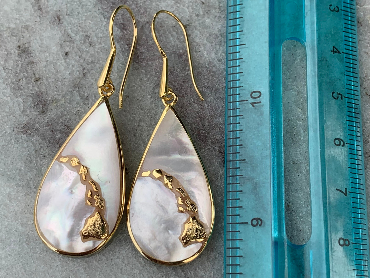 Teardrop Hawaii Islands Chain Earrings. 18k Gold Vermeil, Mother of Pearl.