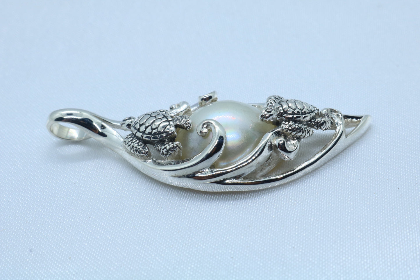 Turtles (Hawaiian Honu) Mabe White Pearl Pendant Necklace