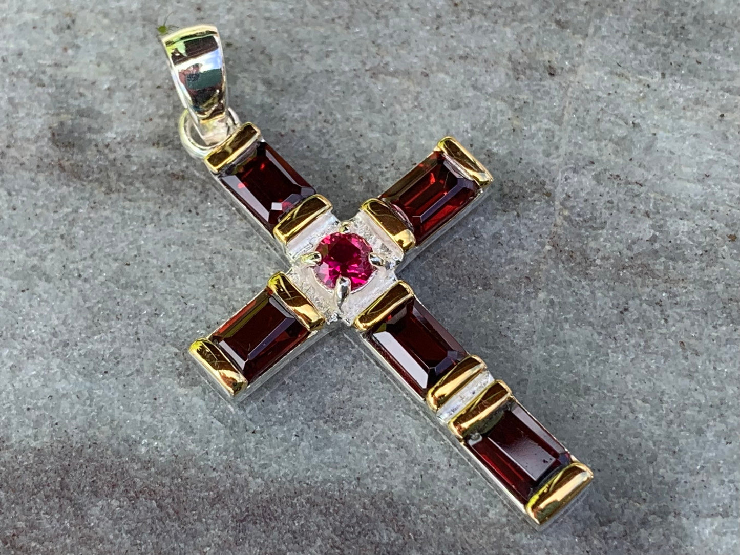 Cross Pendant Necklace. Garnets and Ruby (in the middle). Sterling Silver, 18k gold.