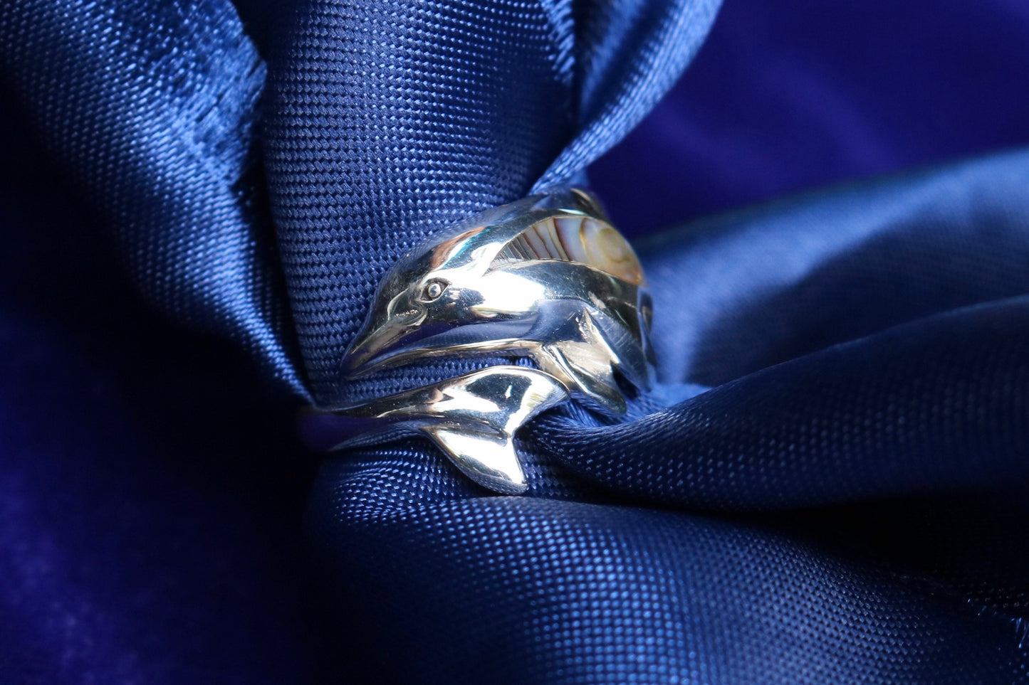 Dolphin Ring Aumakua Design Naia. Sterling Silver. Abalone Paua Shell.